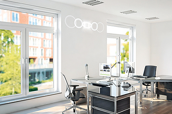 Modernes und helles Büro