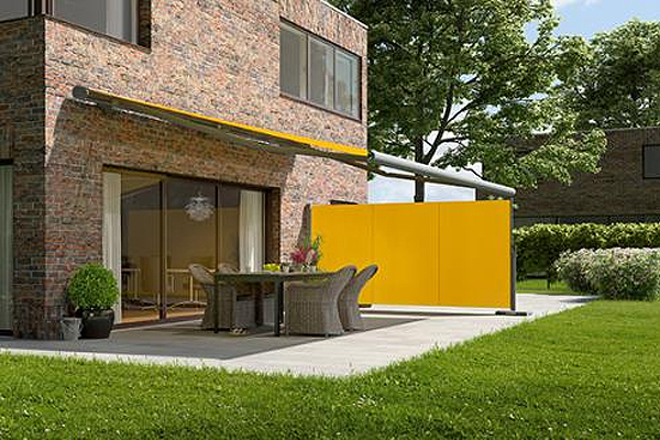 Terrasse mit Sonnenschutz