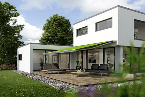 Haus mit Terrasse und Markise