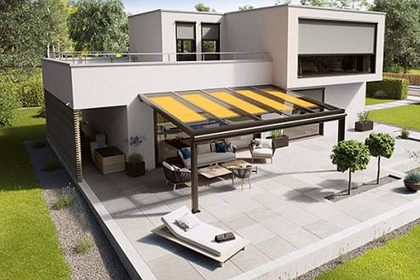 Haus mit Terrasse und Markise